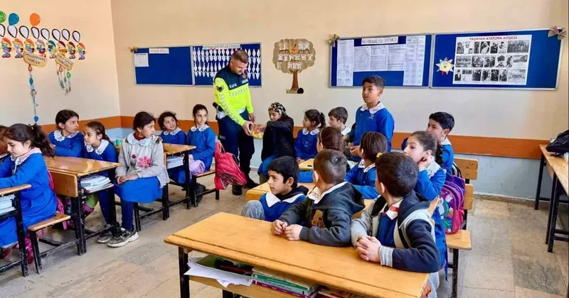 Muş’ta öğrencilere jandarmadan trafik eğitimi