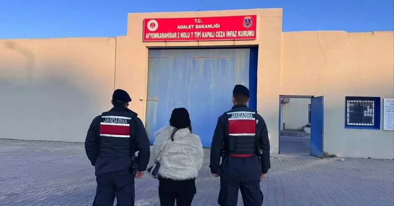 Otobüste seyahat eden şahıs 8 bin 190 adet uyuşturucu hapla yakalandı