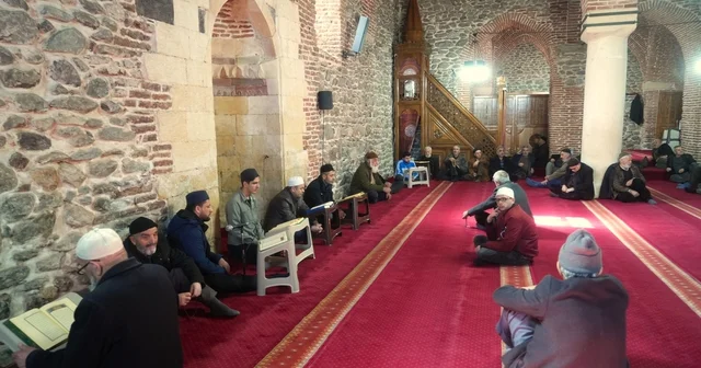 Muş taki asırlık camide mukabele geleneği yaşatılıyor Muş Haberleri