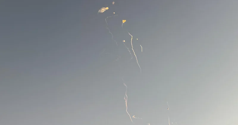 Katar ve BAE İran dan fırlatılan balistik füzeleri engellediğini duyurdu