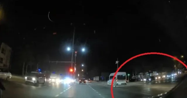 Otomobiliyle başka bir araca çarpıp kaçtı; o anlar kamerada Elazığ Haberleri