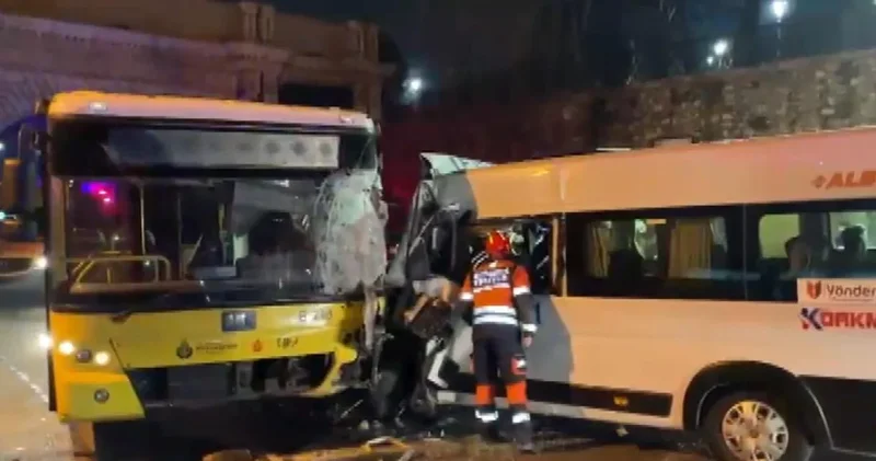 Beşiktaş ta İETT kazası: Trafik durdu