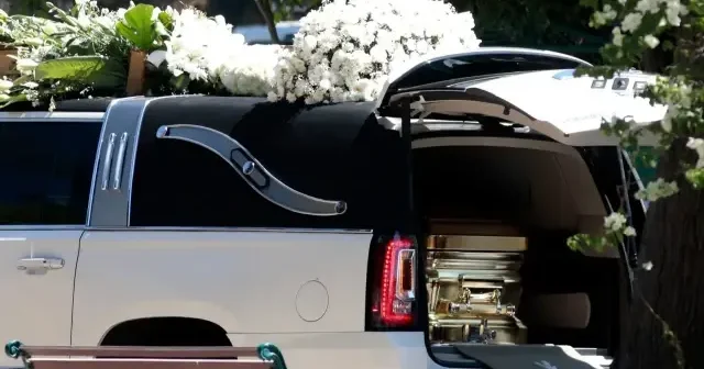 Öldürülen CJNG kartelinin lideri El Mencho altın tabutta defnedildi VİDEO İZLE