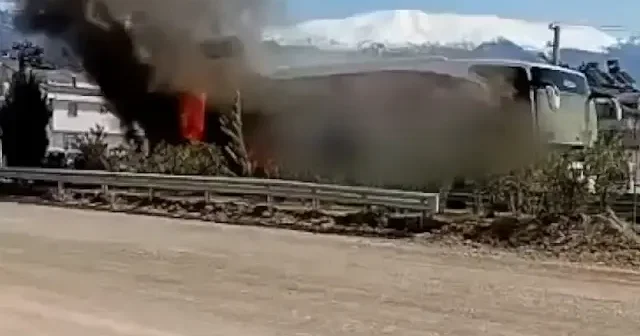 Muğla da yolcu otobüsünde çıkan yangın söndürüldü VİDEO İZLE