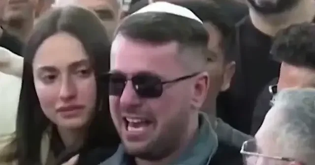 İsrailliler İran ın saldırılarında ölen yakınlarını feryat figan uğurladı VİDEO İZLE