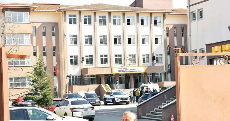 Öğrenci öğretmenini katletti