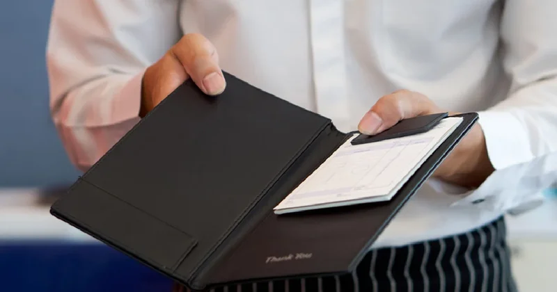 Ağız şapırdatmak iltifat, bahşiş bırakmak hakaret sayılıyor Sözcü Gazetesi