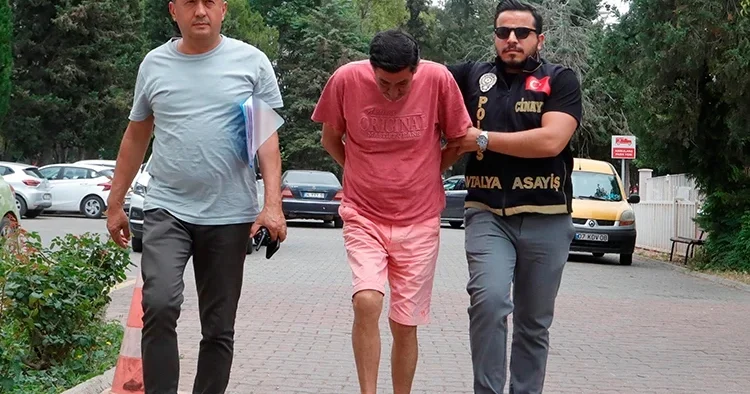 Oğlunu parkta 36 bıçak darbesi ile öldürdü: Neden yaptın sorusuna bu yanıtı verdi