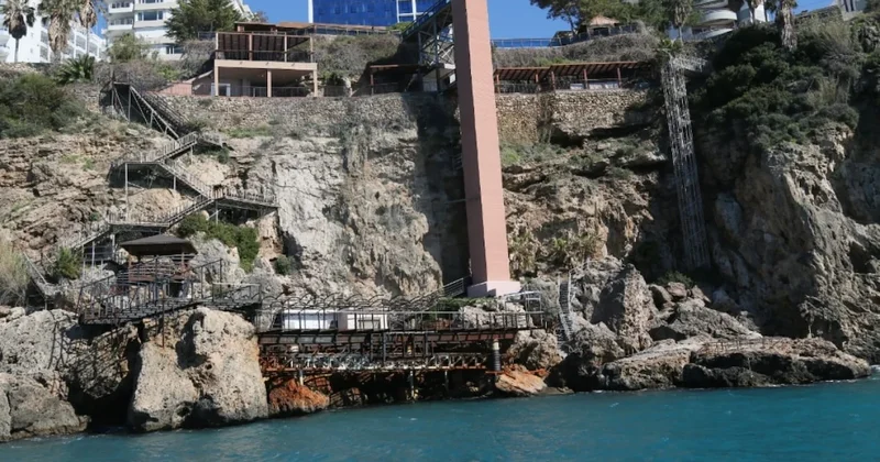 Dünyada benzeri olmayan falezlerde 26 noktada kaçak yapı tespit edildi Sözcü Gazetesi