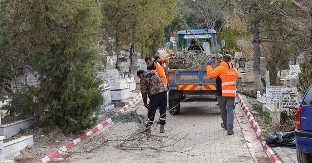 Kırıkkale Belediyesi mezarlıklarda bakım çalışması başlattı Kırıkkale Haberleri