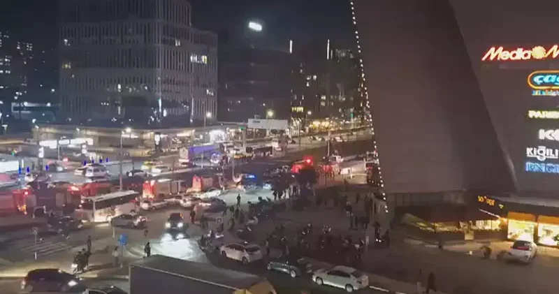 Kağıthane de alışveriş merkezinde yangın