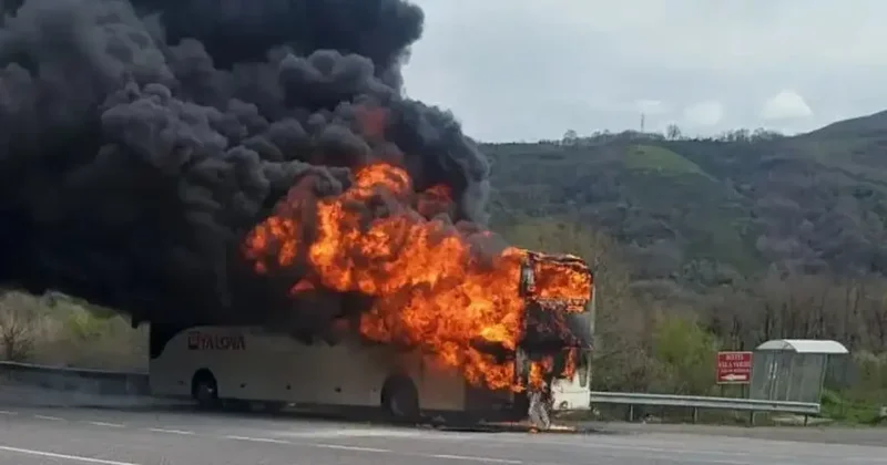 Bursa yolunda korku dolu anlar: Yolcu otobüsü alev topuna döndü