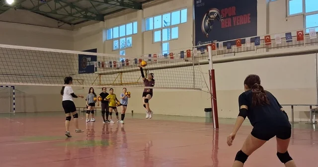 Bilecik te voleybol antrenmanları devam ediyor Bilecik Haberleri