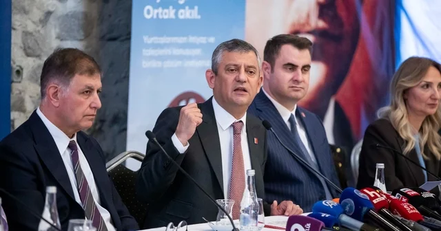 Özgür Özel den Romanlara mecliste temsil ve bütçe sözü CHP lideri Özel İzmir de Roman vatandaşlarla buluştu İzmir Haberleri