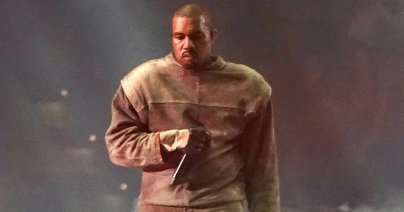 Kanye West konseri durdurup ekibine küfür etti