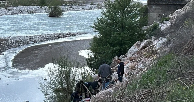 Manzara keyfi hastanede son buldu Duvarda otururken dengesini kaybeden adam 15 metre yükseklikten yuvarlandı, ekiplerin çalışmasıyla kurtarıldı Antalya Haberleri