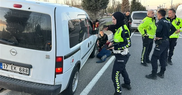 Aracı ile çarptığı yayanın başından ayrılmadı Kütahya Haberleri