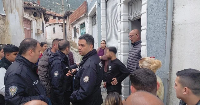 Eski eşinin birlikte yaşadığı ileri sürülen kişi tarafından bıçaklandı Manisa Haberleri