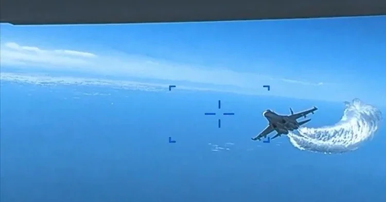 Rus savaş uçağı Kırım üzerinde düştü