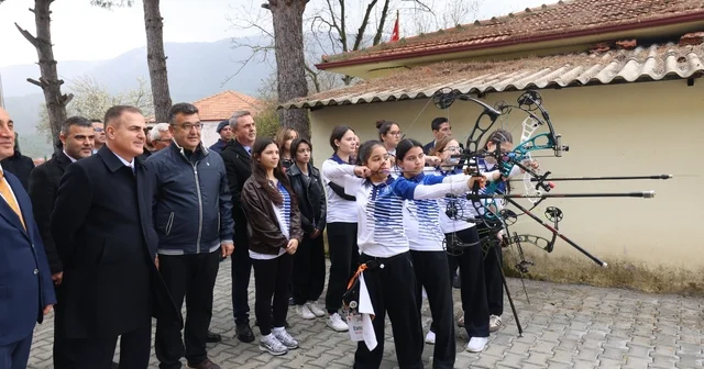 Vali Akbıyık Okçuluk Milli takım antrenörü Sözen i ziyaret etti Muğla Haberleri