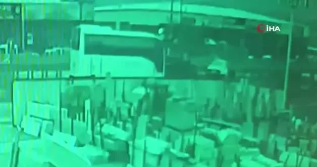 Antalya da göz göre göre gelen kaza güvenlik kamerasında