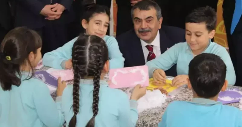 Bakan Tekin den halı saha sözü