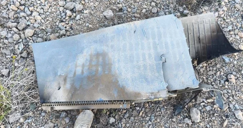 İran F 35 vurdum deyip enkaz fotoğrafı paylaştı! Amerikan savaş uçağını paramparça etmişler