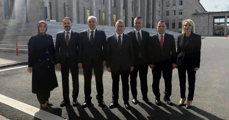 Esenyurt kayyumu AKP grup toplantısına katıldı: Özgür Çelik kanunu hatırlatarak çağrıda bulundu