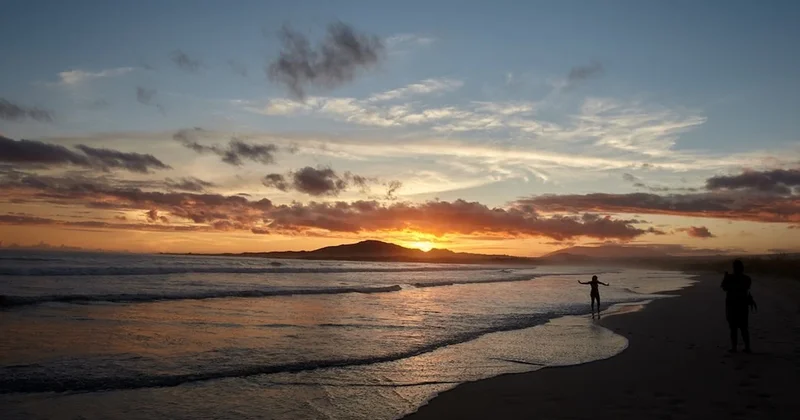 Para verip ıssız adaya gittiler: 24 saat geçmeden bizi kurtarın dediler Sözcü Gazetesi