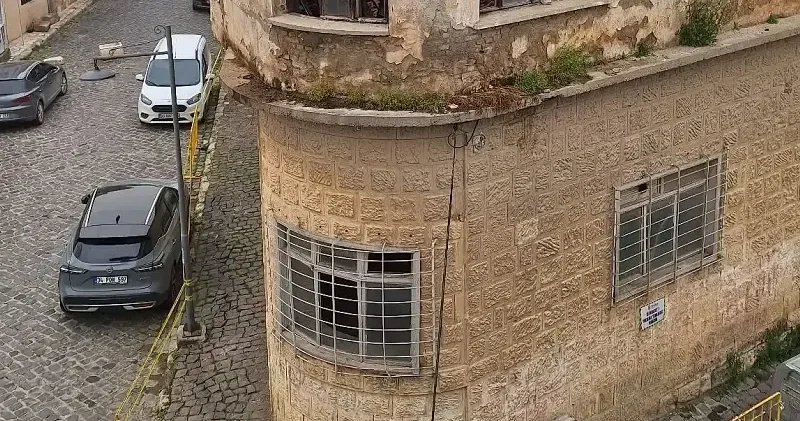 Mersin de iki katlı yapının çatısı kısmen çöktü Gündem Haberleri