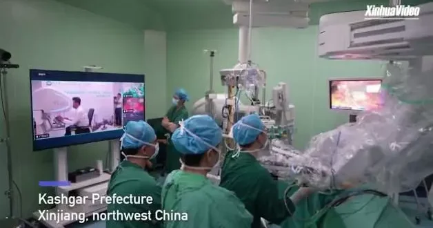 5 bin kilometre uzaktan tarihi operasyon: 5G robotuyla akciğer tümörünü aldı