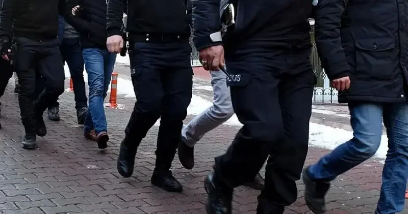 Sahte bungalov ilanlarıyla 3 milyar liralık vurgun yapan şebeke çökertildi: 21 kişi gözaltına alındı Gündem Haberleri