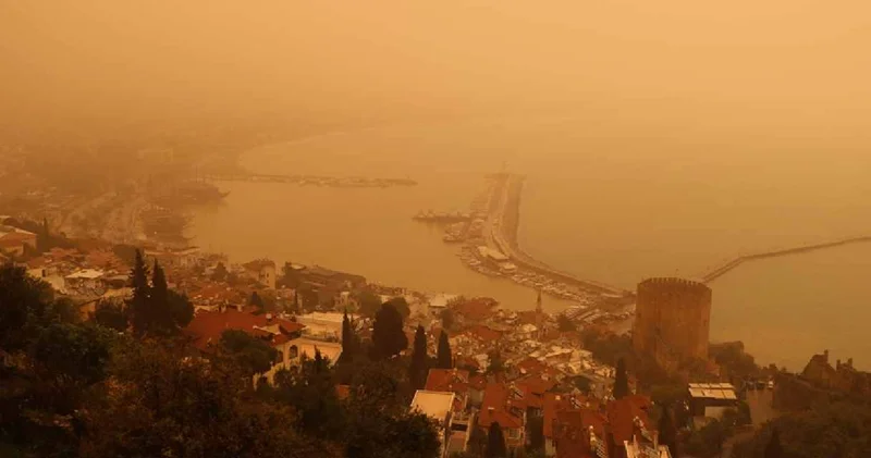 Afrika dan geldi! Adana, Mersin ve Hatay turuncuya büründü