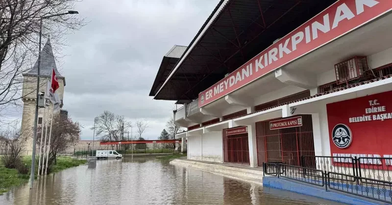 Edirne’de nehir taşkını: Sular Er Meydanına ilerliyor