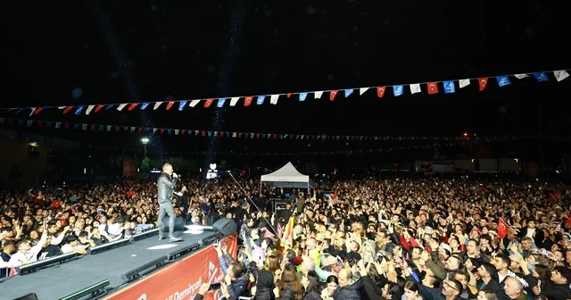 Adana da yağmur altında Haluk Levent coşkusu Adana Haberleri