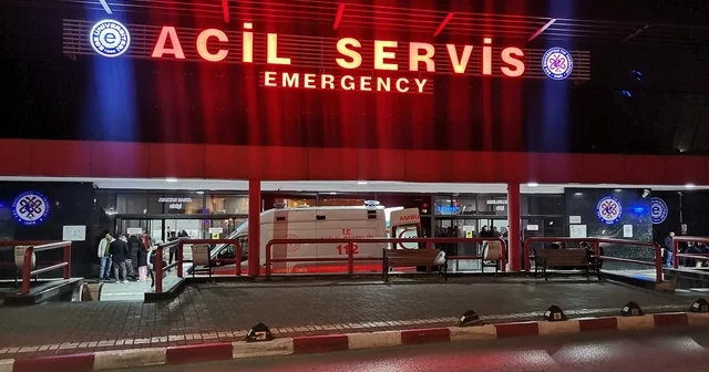 Parkta rastgele bıçak sallayan kişi, 2 yaşındaki Samet i boğazından yaraladı İzmir Haberleri