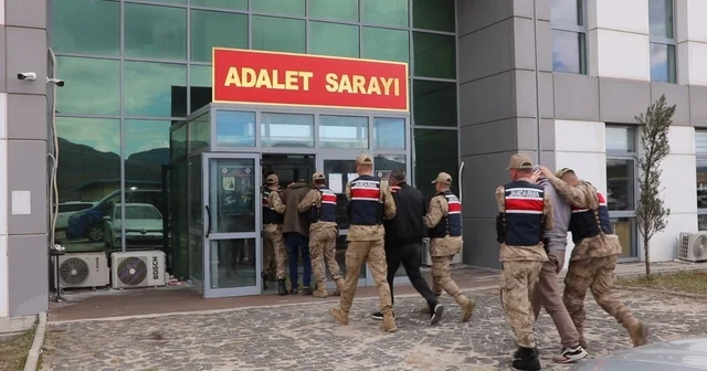 Kendini polis ve savcı olarak tanıtıp 2 milyon lira vurgun yapan 3 şüpheli tutuklandı Tunceli Haberleri