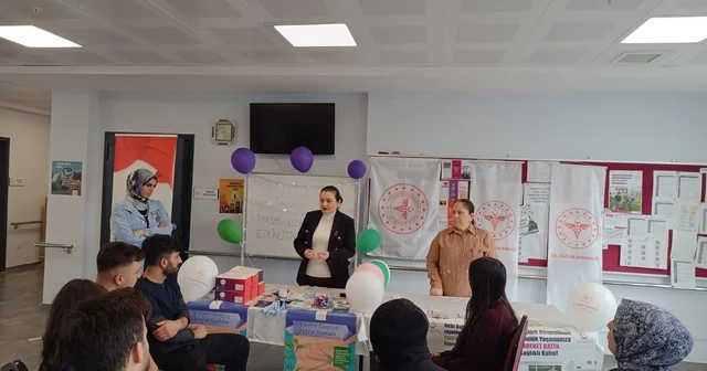 Gördes Huzurevi nde hem sağlık taraması hem moral etkinliği Manisa Haberleri