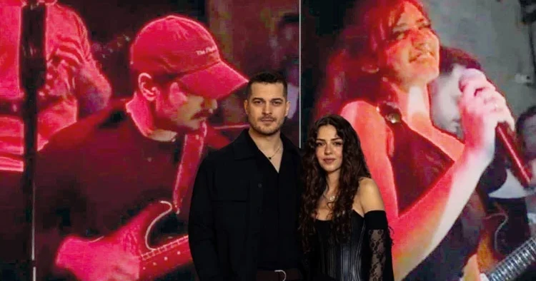 Çağatay Ulusoy sevgilisi Aslıhan Malbora için sahnede