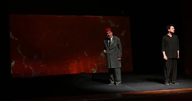 Firavunla Yüz Yüze oyunu tiyatro severlerle buluştu Malatya Haberleri
