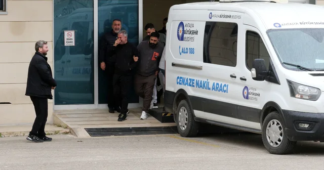 Tatil için geldiği Antalya da boğulan Ali nin cenazesini yakınları aldı Antalya Haberleri