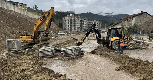 Karabük te sağanak yağış sonrası dereler taştı Karabük Haberleri