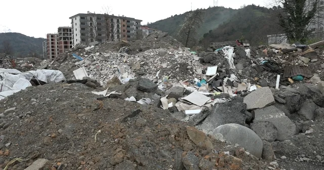 Rize de vahşi çöp depolama sahası vatandaşları canından bezdirdi Rize Haberleri