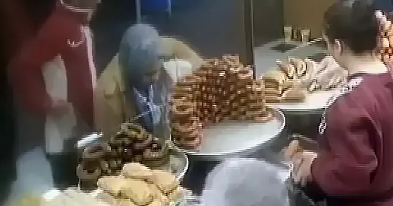 Pastanede alışveriş yapan kadının cep telefonunu çalan yankesici: Dayanamadım