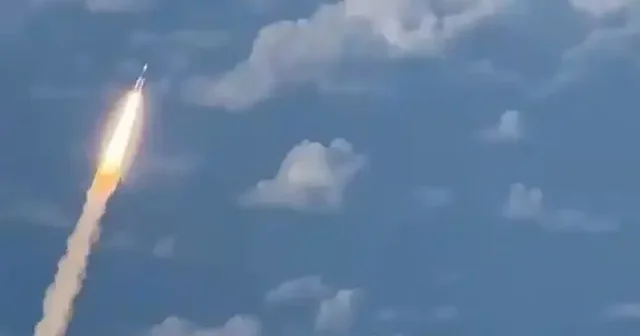 Artemis II roketinin fırlatılışı uçaktan görüntülendi VİDEO İZLE