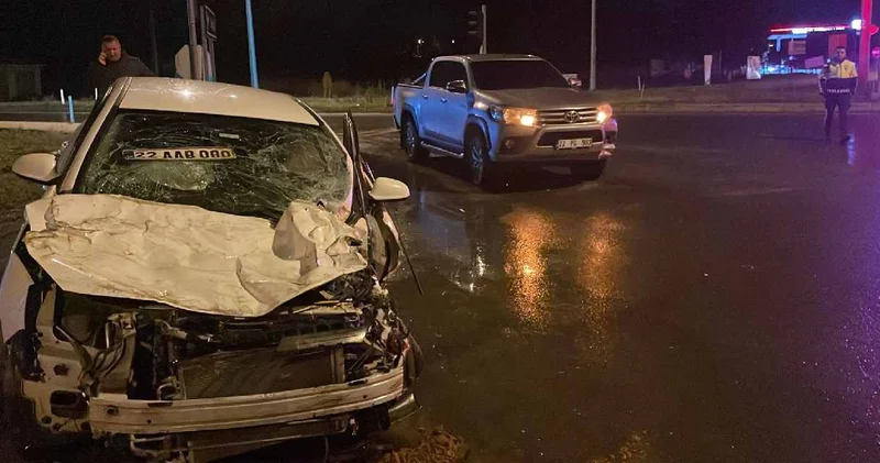 Edirne de TIR, kamyonet ve otomobil birbirine girdi