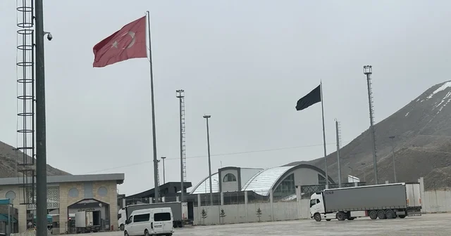 Sınır kapılarında sevkiyatlar koordineli, yolcu geçişleri kontrollü sürdürülüyor Kapıköy Gümrük Kapısı nda rutin seyir korunuyor Van Haberleri