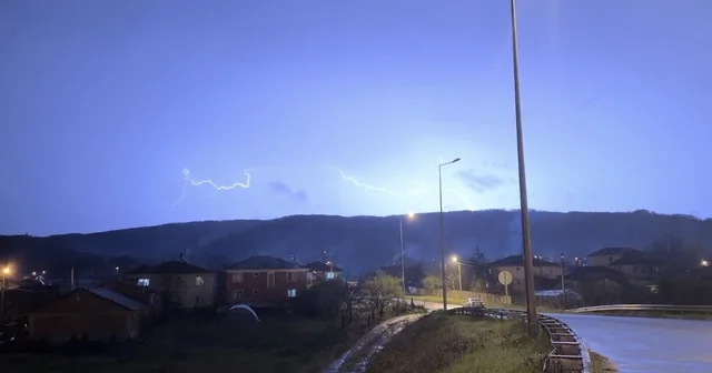 Düzce de şimşeklerin ardından dolunay mest etti Düzce Haberleri
