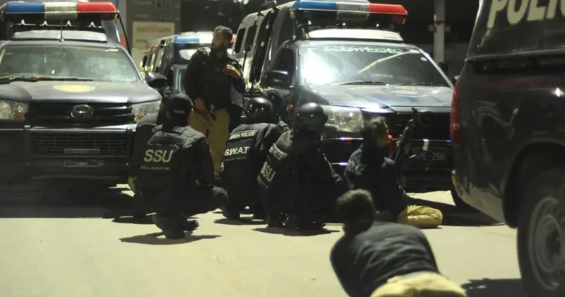 Pakistan da Polis Karakoluna Saldırı: 5 Ölü