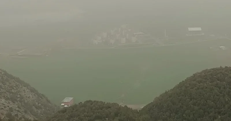 Suriye den gelen toz fırtınası Gaziantep te etkili oldu! Göz gözü görmedi